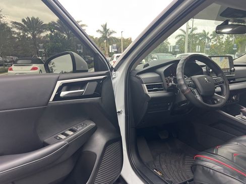 Used 2024 Mitsubishi Outlander FWD image 33