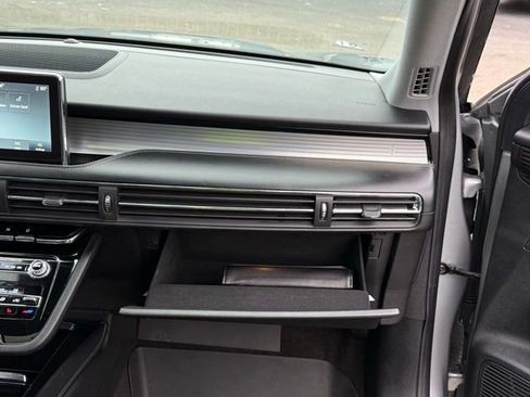 Used 2022 Lincoln Corsair AWD w/ Premium Package image 32