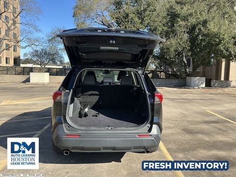 Used 2022 Toyota RAV4 LE image 6