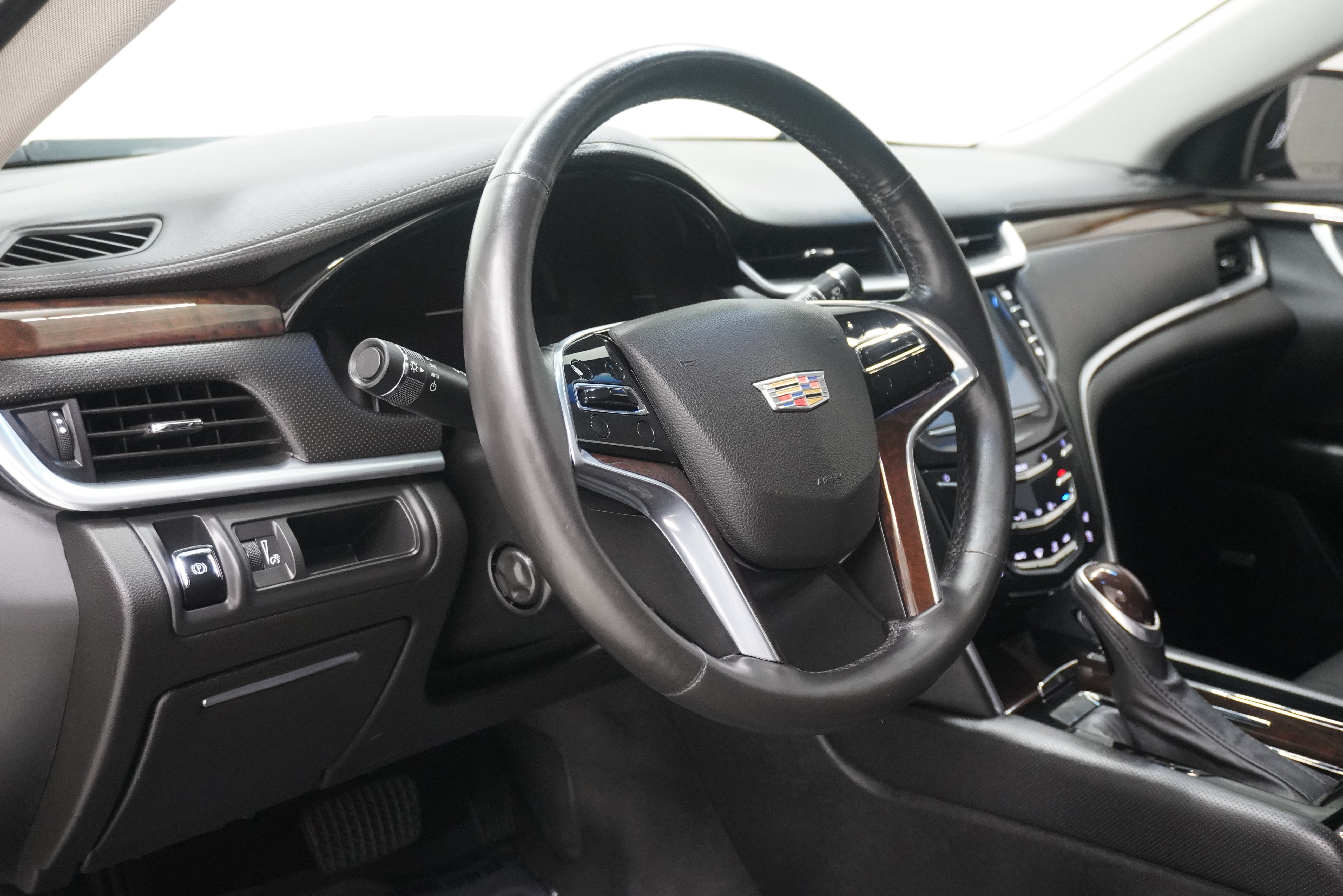 Used 2016 Cadillac XTS Luxury w/ Driver Awareness Package FWD image 10