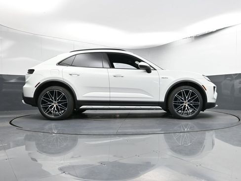 New 2024 Porsche Macan 4 Electric AWD/4WD image 30
