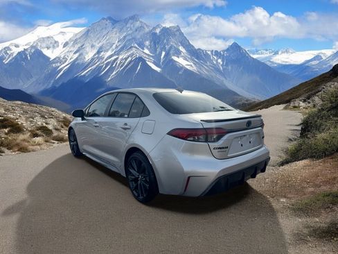 Used 2025 Toyota Corolla XSE image 3