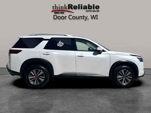 Used 2025 Nissan Pathfinder SL AWD/4WD image 7