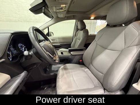 Used 2021 Toyota Sienna XLE image 10