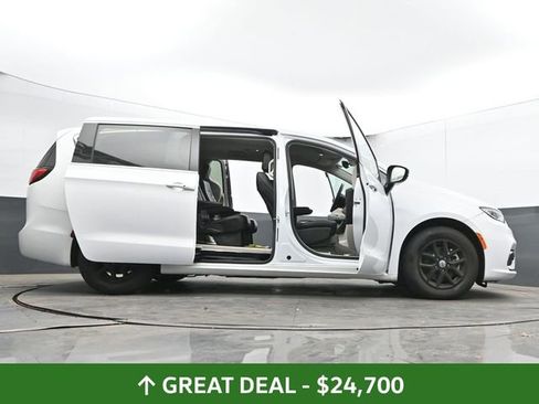Used 2024 Chrysler Pacifica Touring-L FWD image 76