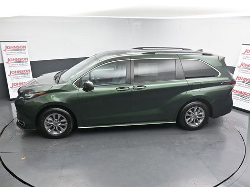 Used 2023 Toyota Sienna XLE image 30