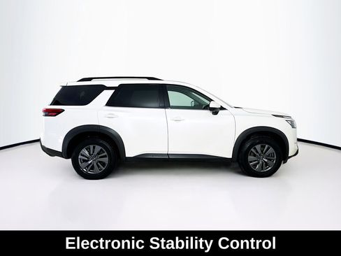 Used 2024 Nissan Pathfinder SV FWD image 8