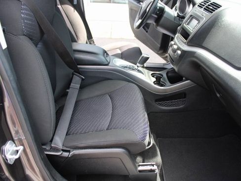 Used 2019 Dodge Journey SE w/ Connectivity Group image 24