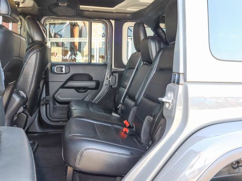 Used 2022 Jeep Wrangler Unlimited Sahara AWD/4WD image 8