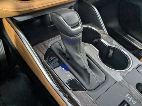 Used 2025 Toyota Highlander Platinum image 23