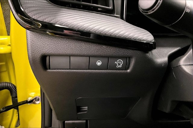 New 2026 Nissan Kicks SR w/ Cold Weather Package FWD image 32