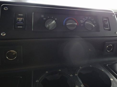 Used 1998 HUMMER H1 4-Door Wagon image 23