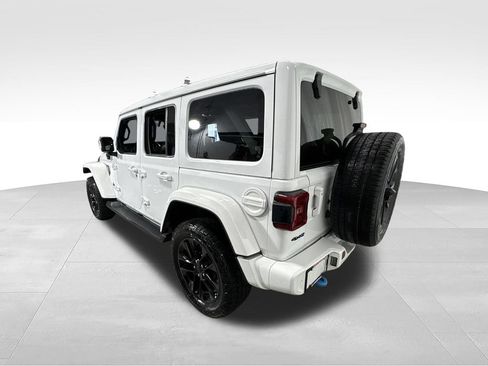 Used 2022 Jeep Wrangler Unlimited Sahara AWD/4WD image 8