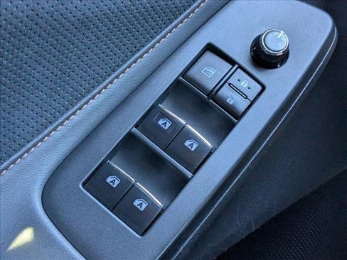 Used 2019 Toyota Avalon XSE image 12