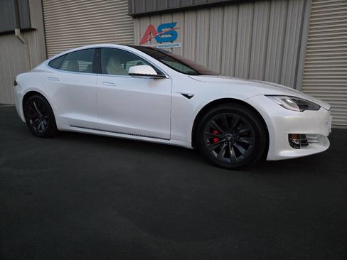 Used 2020 Tesla Model S Performance image 10