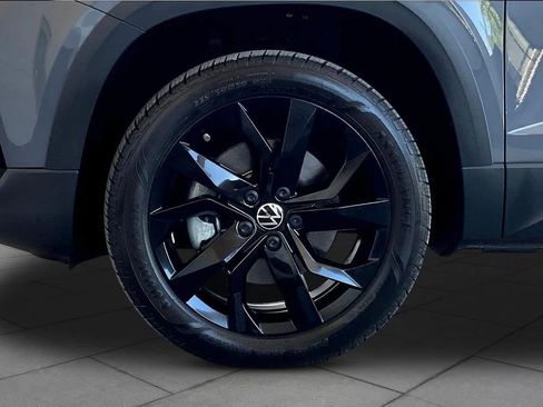 Used 2024 Volkswagen Taos SE w/ Panoramic Sunroof Package FWD image 10