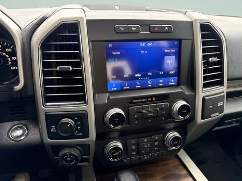Used 2019 Ford F150 Lariat w/ Equipment Group 502A Luxury AWD/4WD image 20