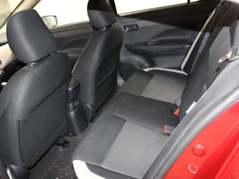 Used 2021 Nissan Versa SV image 34