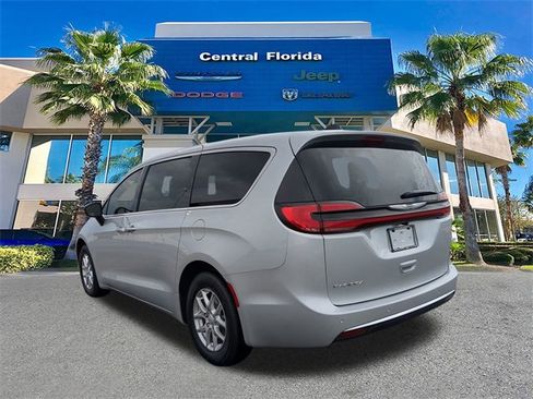 New 2026 Chrysler Pacifica Select image 7