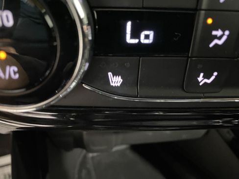 Used 2024 Chevrolet Trax RS w/ Sunroof Package FWD image 27