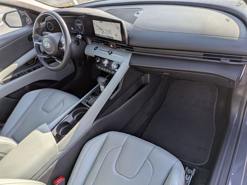 Used 2025 Hyundai Elantra Limited FWD image 38