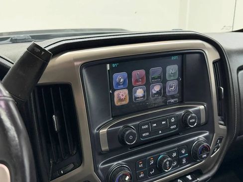Used 2018 GMC Sierra 2500 Denali w/ Duramax Plus Package AWD/4WD image 18