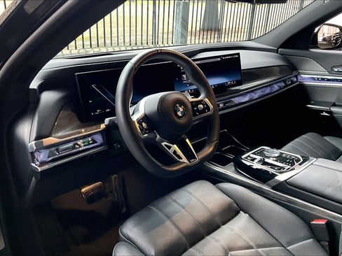 Used 2025 BMW 740i image 17