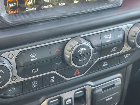 Used 2022 Jeep Wrangler Unlimited Rubicon w/ Steel Bumper Group image 29