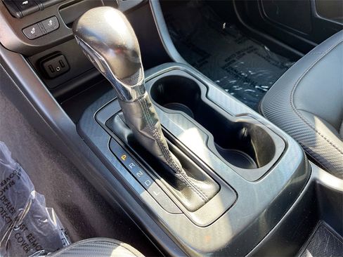 Used 2022 GMC Canyon AT4 image 16