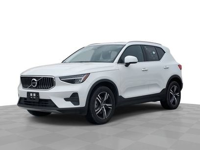 Used 2025 Volvo XC40 B5 Core