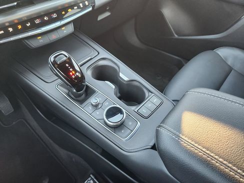 Used 2025 Cadillac XT4 Premium Luxury image 23