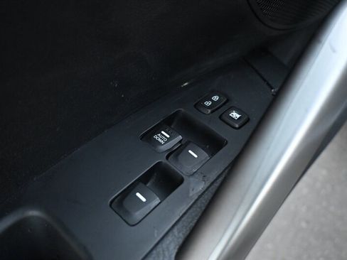 Used 2017 Hyundai Veloster image 14