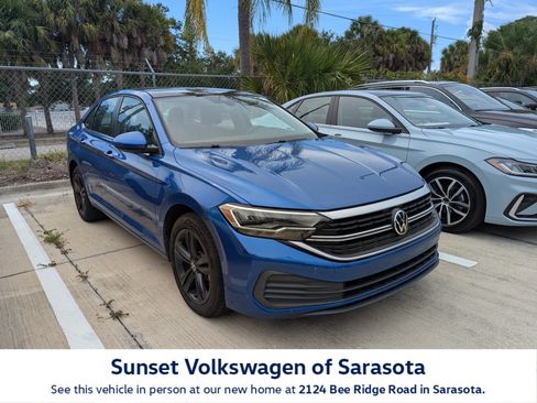 Used 2023 Volkswagen Jetta SE w/ Panoramic Sunroof Package FWD image 1