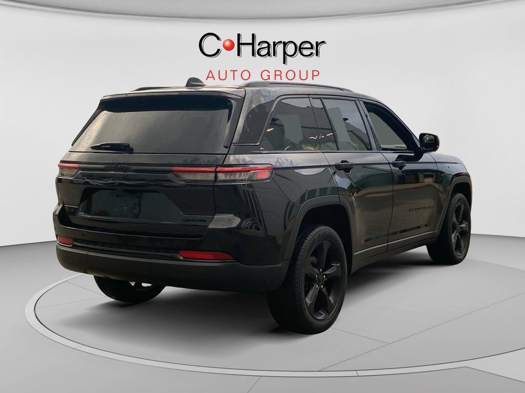 Used 2024 Jeep Grand Cherokee Limited w/ Black Appearance Package AWD/4WD image 3