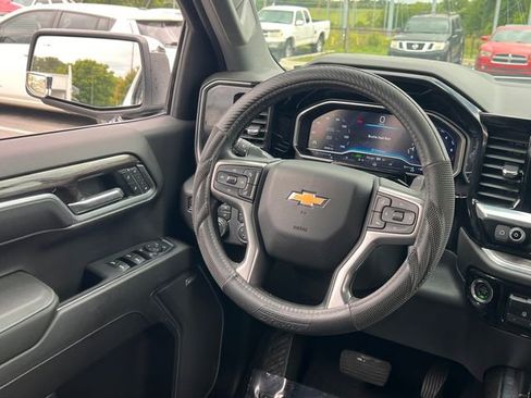 Used 2022 Chevrolet Silverado 1500 LTZ w/ Z71 Off-Road Package AWD/4WD image 19