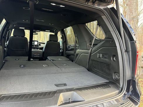 Used 2022 Chevrolet Tahoe LT w/ Luxury Package image 39