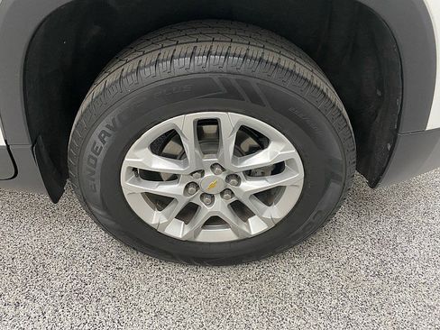 Used 2020 Chevrolet Traverse LT image 24