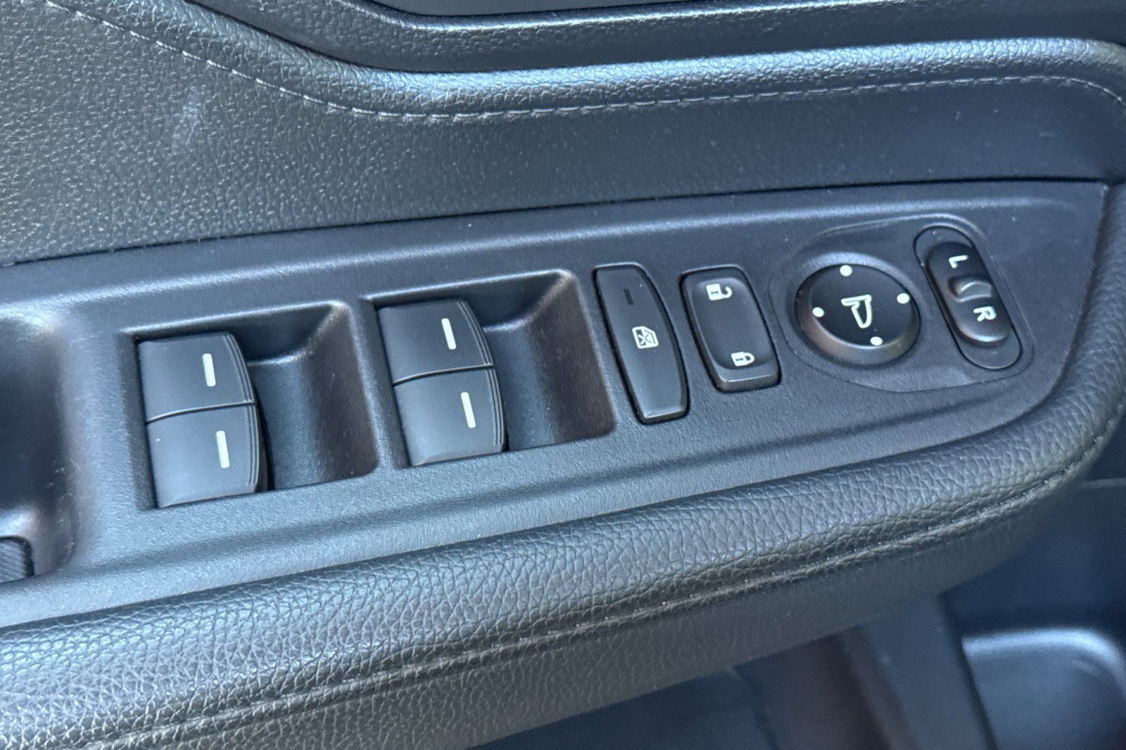 Used 2025 Honda Odyssey EX-L image 14
