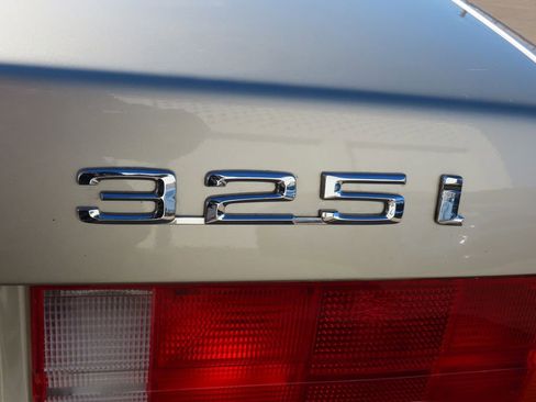 Used 1987 BMW 325i Convertible image 17