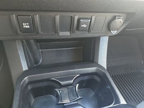 Used 2022 Toyota Tacoma SR image 18