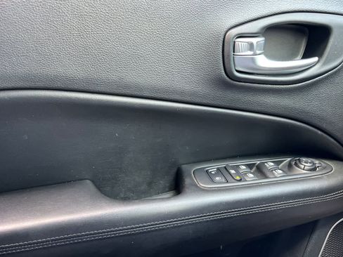 Used 2021 Jeep Compass Latitude AWD/4WD image 15