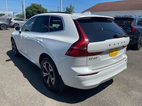 Used 2022 Volvo XC60 B5 Momentum w/ Climate Package AWD/4WD image 5