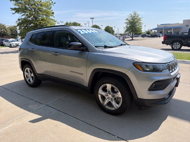 Used 2024 Jeep Compass Latitude AWD/4WD image 13