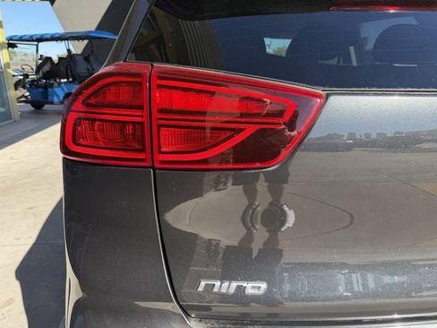 Used 2022 Kia Niro EX image 14