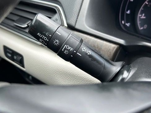 Used 2018 Honda Accord EX image 33