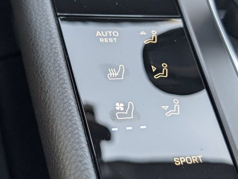 Certified 2026 Porsche Macan AWD/4WD image 17