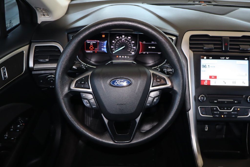 Used 2017 Ford Fusion SE w/ Fusion SE Technology Package FWD image 17