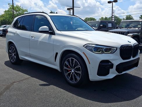 Used 2022 BMW X5 xDrive40i w/ M Sport Package AWD/4WD image 3