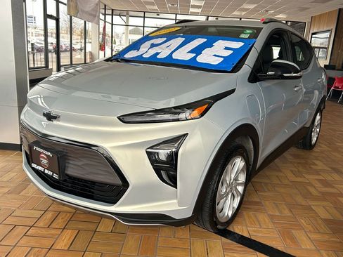 Used 2022 Chevrolet Bolt EUV LT w/ Comfort Package image 1