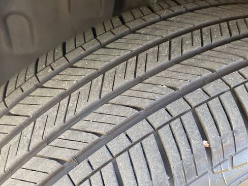 Used 2023 Volkswagen Tiguan SE image 32